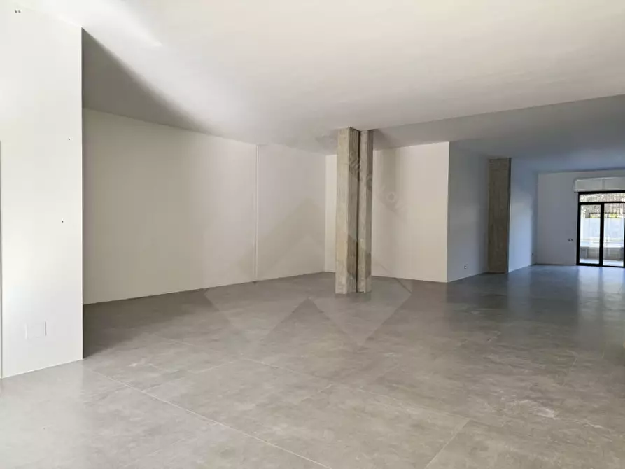 Immagine 5 di Negozio in affitto  in Via Tertulliano a Andria