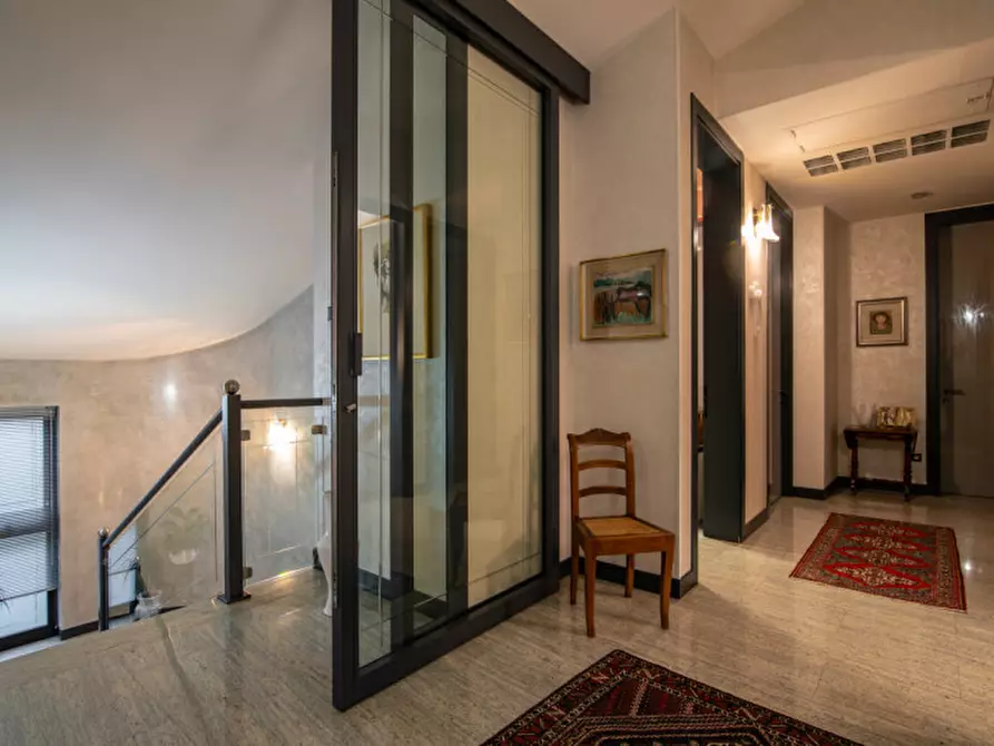 Immagine 9 di Villa in vendita  in Via Gabriele D'Annunzio a Due Carrare