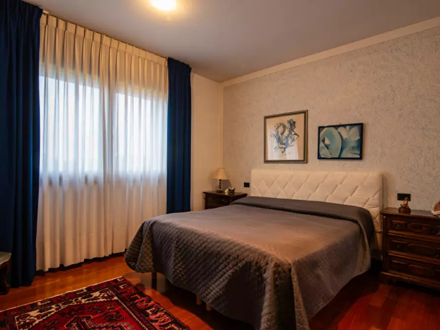 Immagine 10 di Villa in vendita  in Via Gabriele D'Annunzio a Due Carrare