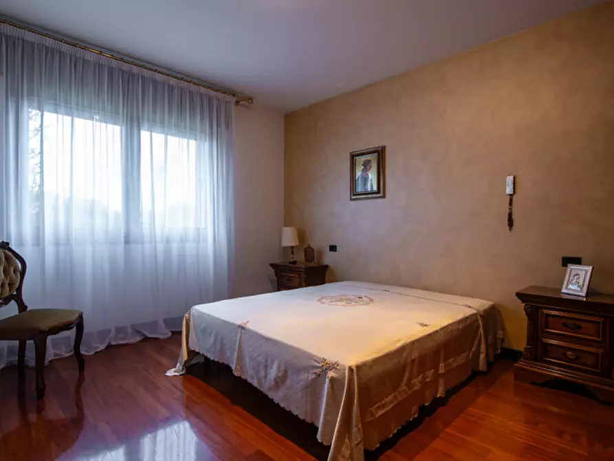 Immagine 14 di Villa in vendita  in Via Gabriele D'Annunzio a Due Carrare