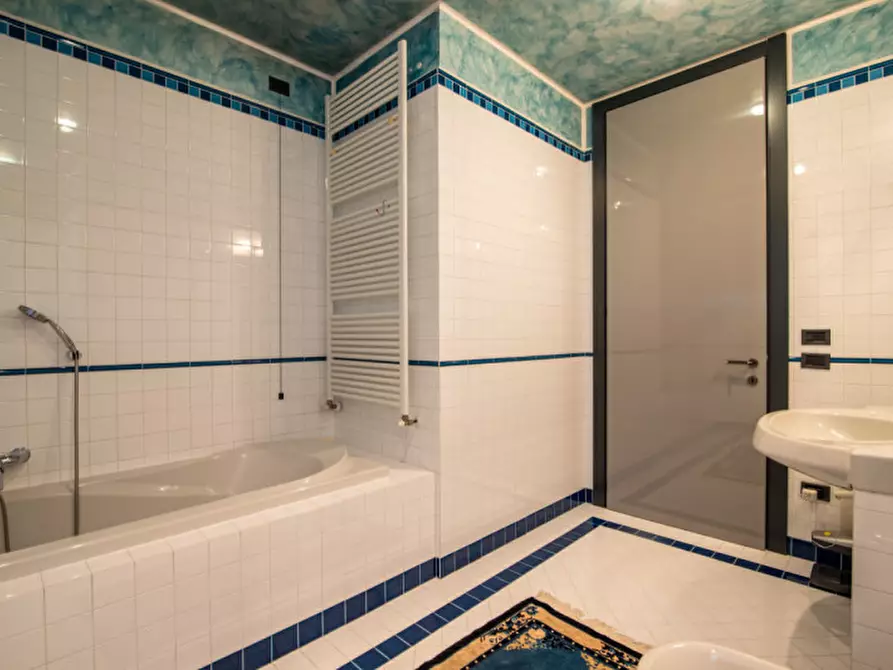 Immagine 20 di Villa in vendita  in Via Gabriele D'Annunzio a Due Carrare