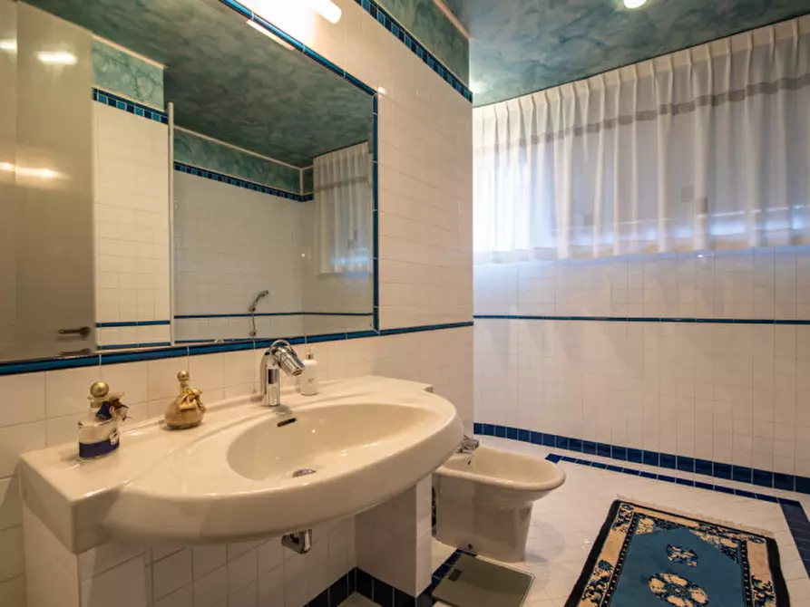 Immagine 21 di Villa in vendita  in Via Gabriele D'Annunzio a Due Carrare