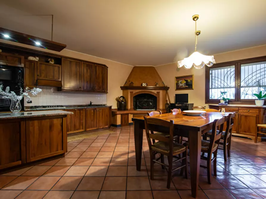 Immagine 23 di Villa in vendita  in Via Gabriele D'Annunzio a Due Carrare