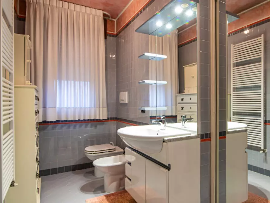 Immagine 29 di Villa in vendita  in Via Gabriele D'Annunzio a Due Carrare