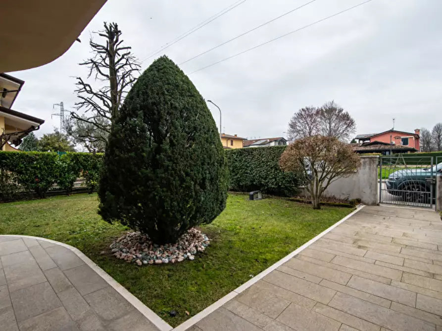 Immagine 36 di Villa in vendita  in Via Gabriele D'Annunzio a Due Carrare