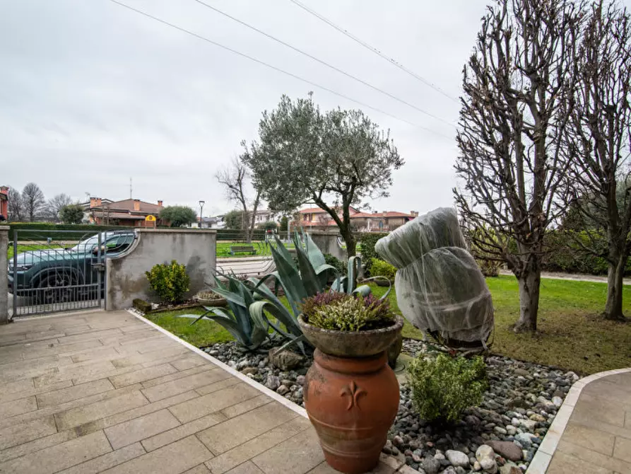 Immagine 37 di Villa in vendita  in Via Gabriele D'Annunzio a Due Carrare