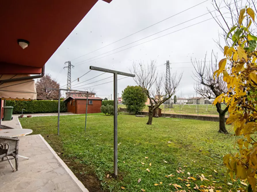 Immagine 42 di Villa in vendita  in Via Gabriele D'Annunzio a Due Carrare