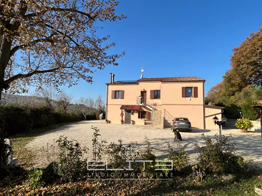 Immagine 1 di Casa trifamiliare in vendita  in via fornace a Ancona