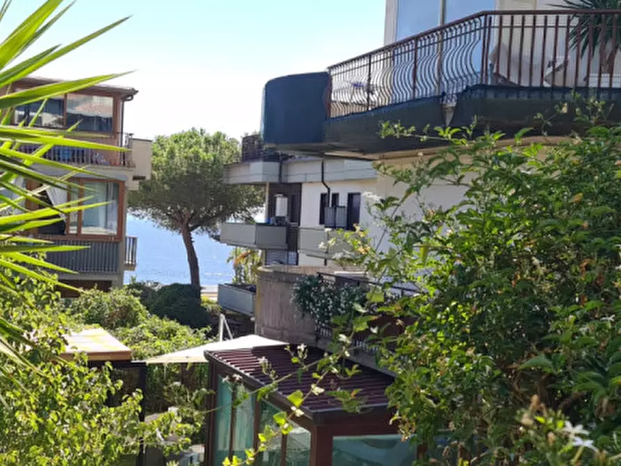 Immagine 8 di Appartamento in vendita  in Via Mario Rapisardi a Aci Castello