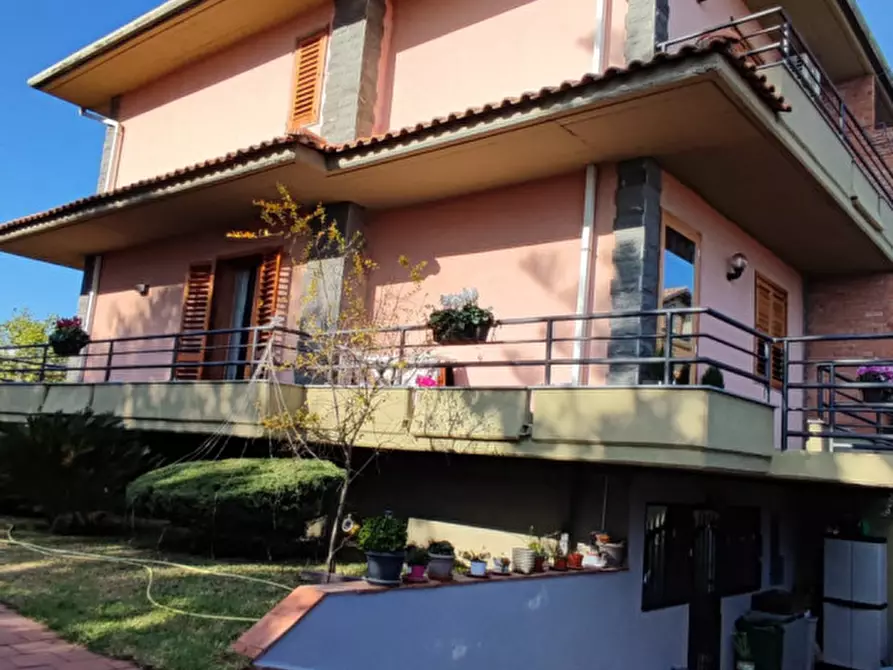Immagine 1 di Villa in vendita  in Via Volturno a Mascalucia