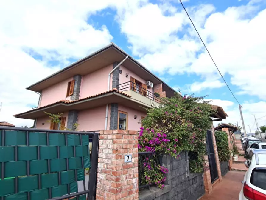 Immagine 2 di Villa in vendita  in Via Volturno a Mascalucia