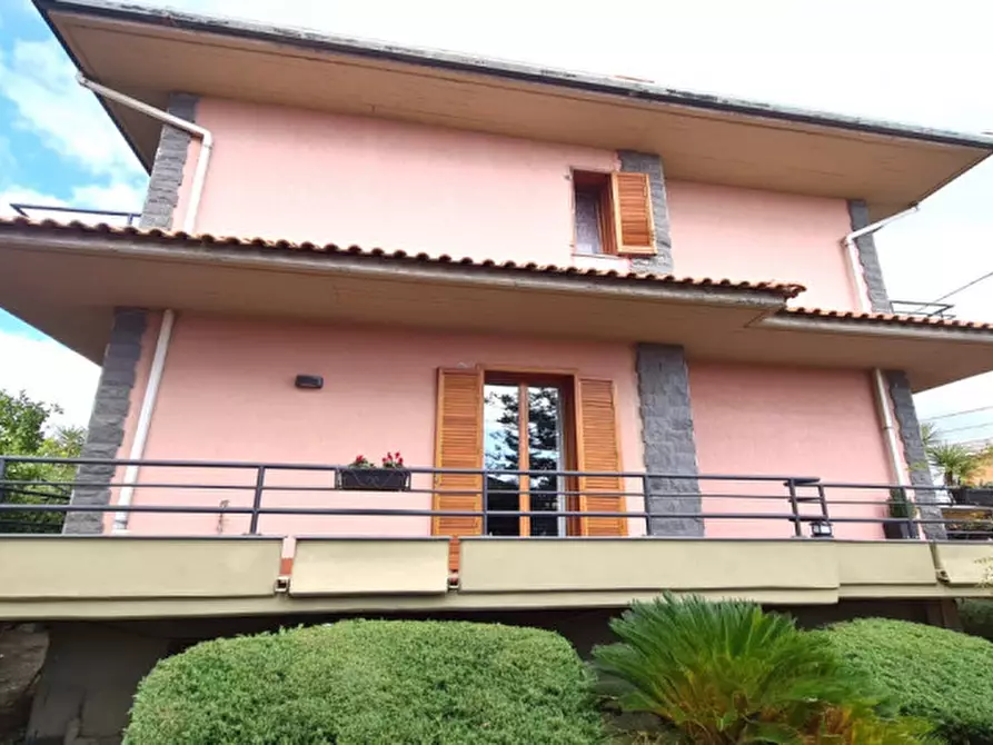 Immagine 4 di Villa in vendita  in Via Volturno a Mascalucia