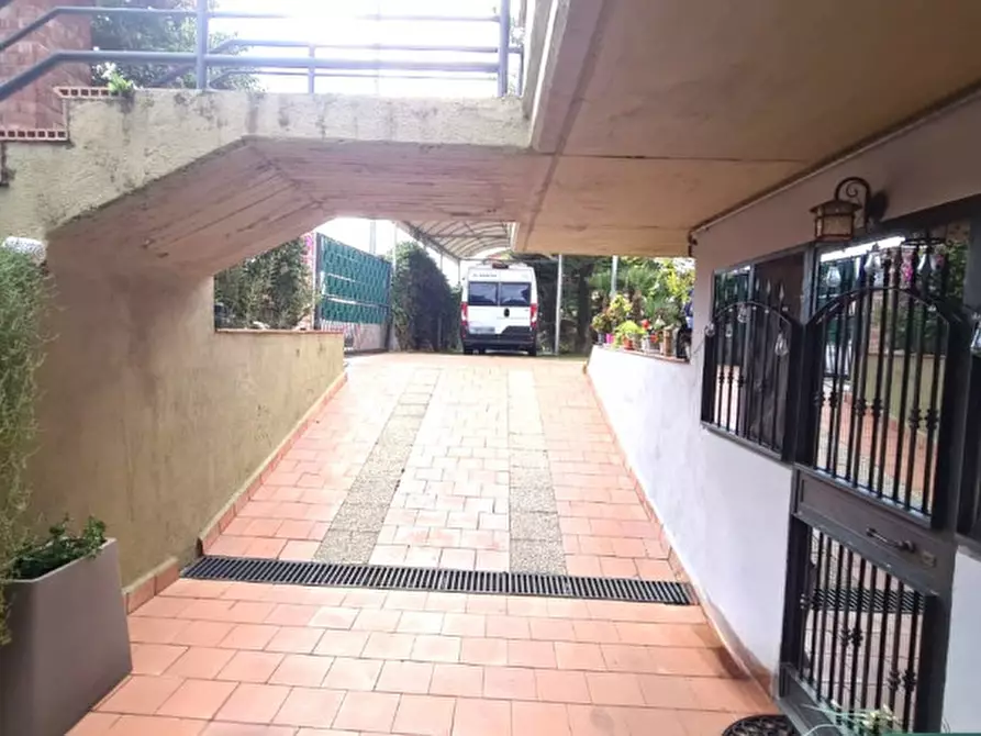 Immagine 10 di Villa in vendita  in Via Volturno a Mascalucia