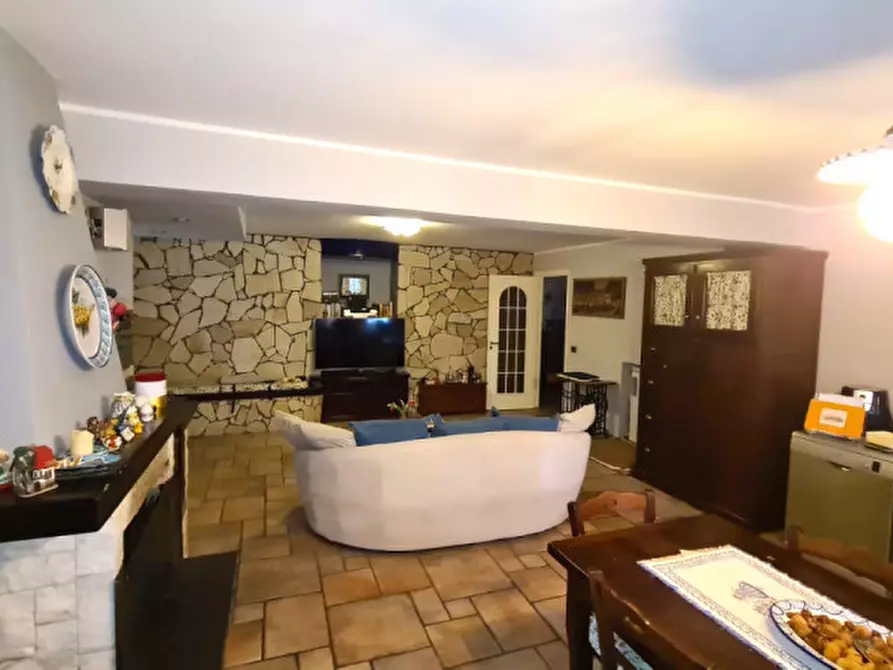 Immagine 11 di Villa in vendita  in Via Volturno a Mascalucia