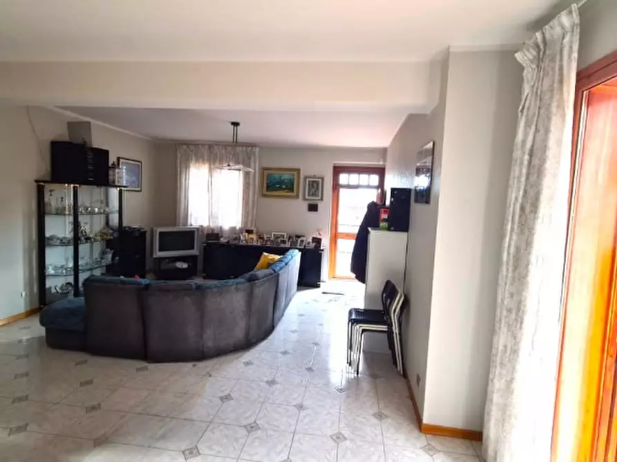 Immagine 15 di Villa in vendita  in Via Volturno a Mascalucia