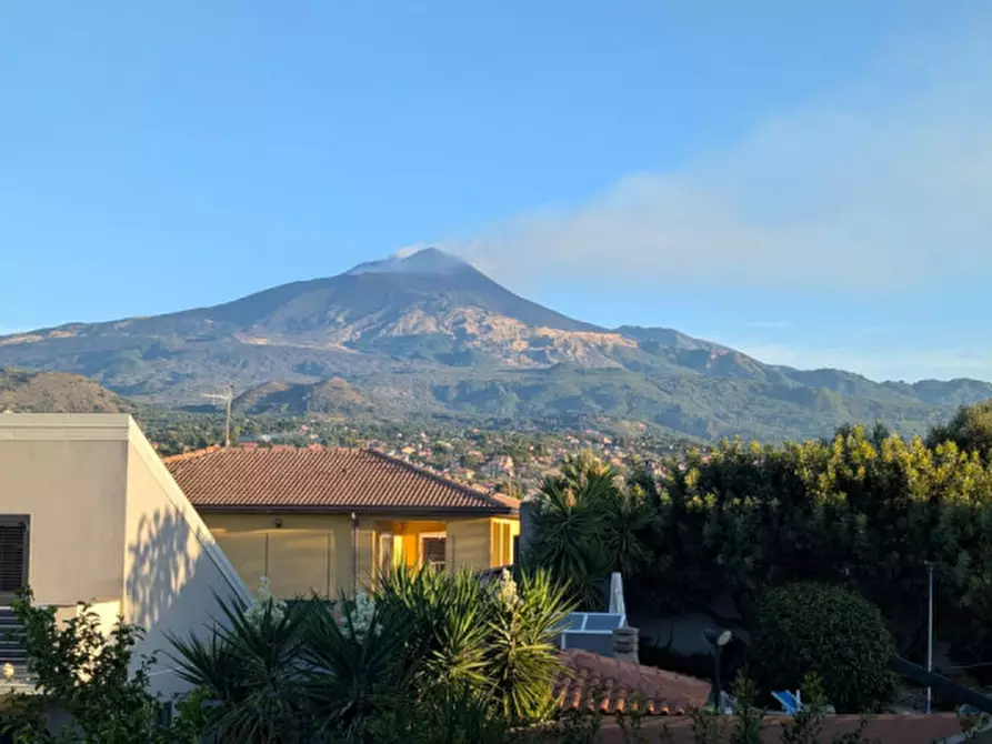 Immagine 24 di Villa in vendita  in Via Volturno a Mascalucia