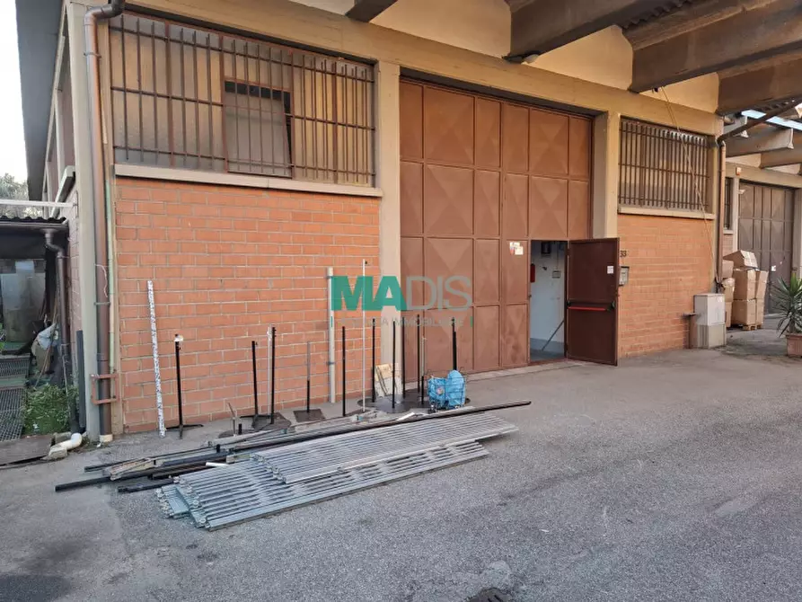 Immagine 2 di Magazzino in vendita  in Via dell'Alloro a Prato
