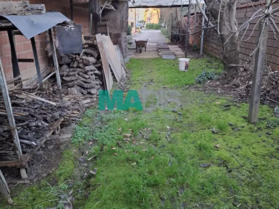 Immagine 8 di Magazzino in vendita  in Via dell'Alloro a Prato