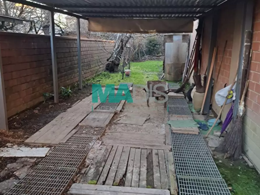 Immagine 10 di Magazzino in vendita  in Via dell'Alloro a Prato