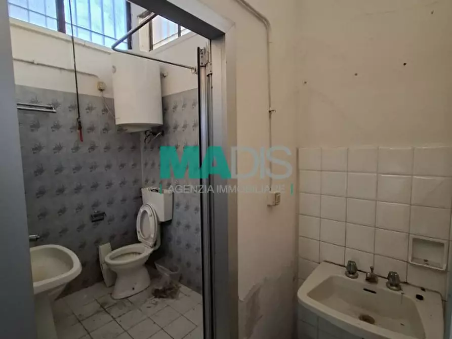 Immagine 11 di Magazzino in vendita  in Via dell'Alloro a Prato