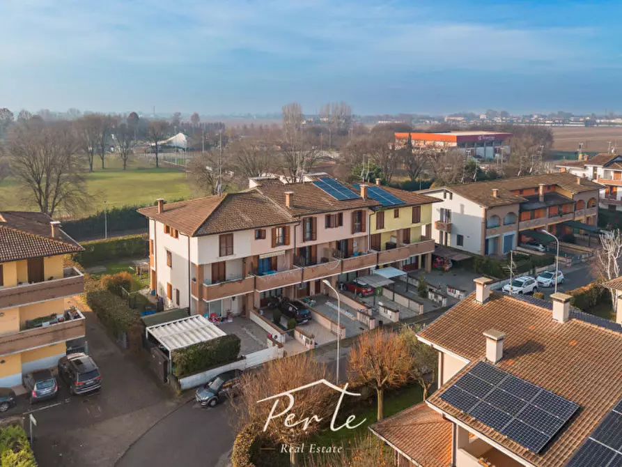 Immagine 2 di Villetta a schiera in vendita  in Via Grecia 42 a Curtatone