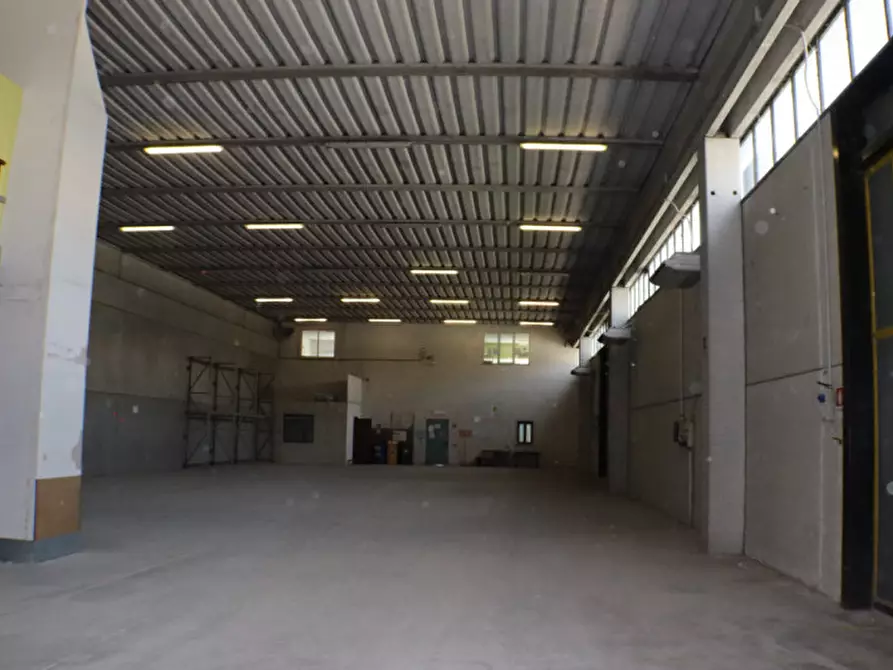 Immagine 8 di Capannone industriale in affitto  in Traversa Prima di Via Benito Graziani a Rieti