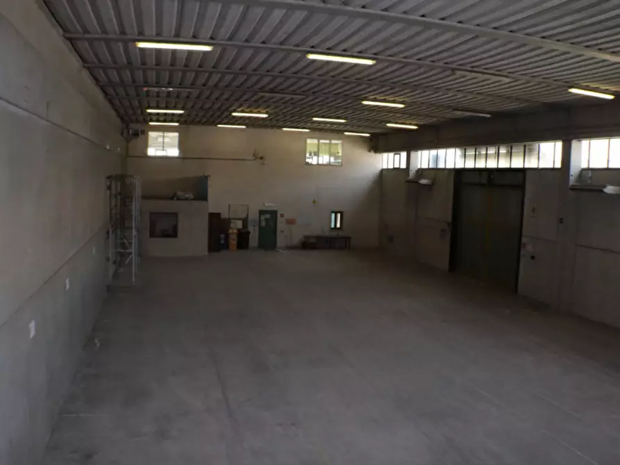 Immagine 10 di Capannone industriale in affitto  in Traversa Prima di Via Benito Graziani a Rieti