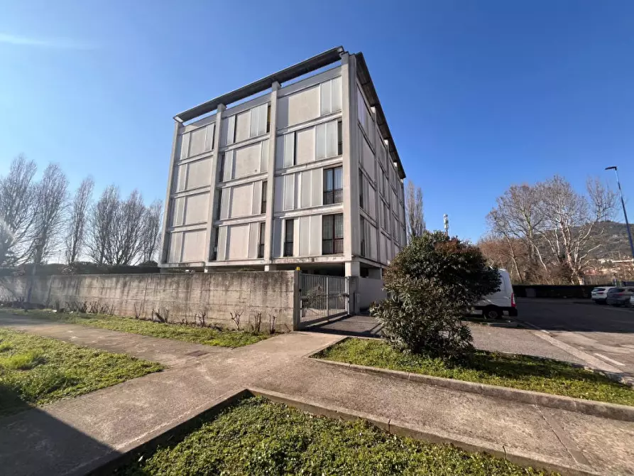 Immagine 8 di Appartamento in vendita  in Via dei Sanmicheli 11 a Brescia