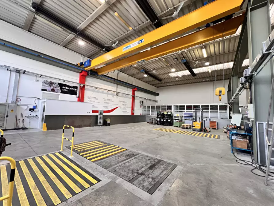 Immagine 7 di Capannone industriale in vendita  a Montecchio Maggiore