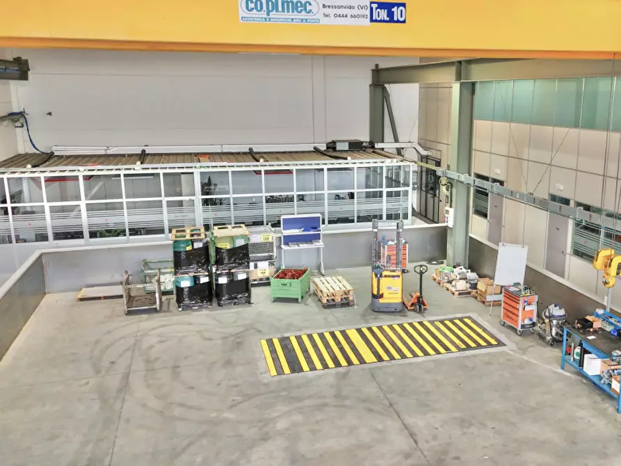 Immagine 10 di Capannone industriale in vendita  a Montecchio Maggiore