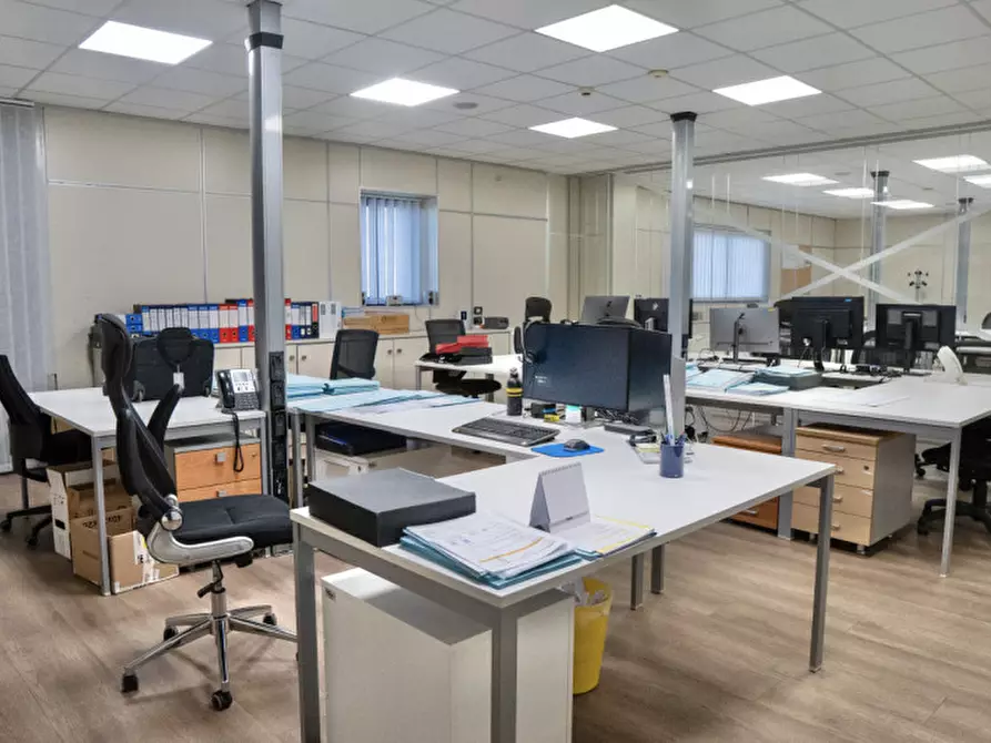 Immagine 14 di Capannone industriale in vendita  a Montecchio Maggiore