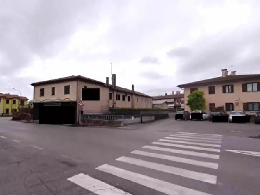 Immagine 1 di Magazzino in vendita  in Via Monsignor Candido Breda, 10 a Paese