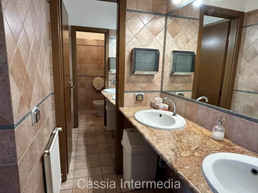 Immagine 21 di Attività commerciale in affitto  in Via Roma 82 a Formello