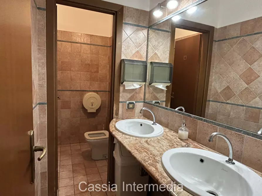 Immagine 24 di Attività commerciale in affitto  in Via Roma 82 a Formello