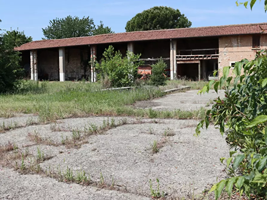 Immagine 8 di Rustico / casale in vendita  a Brescia