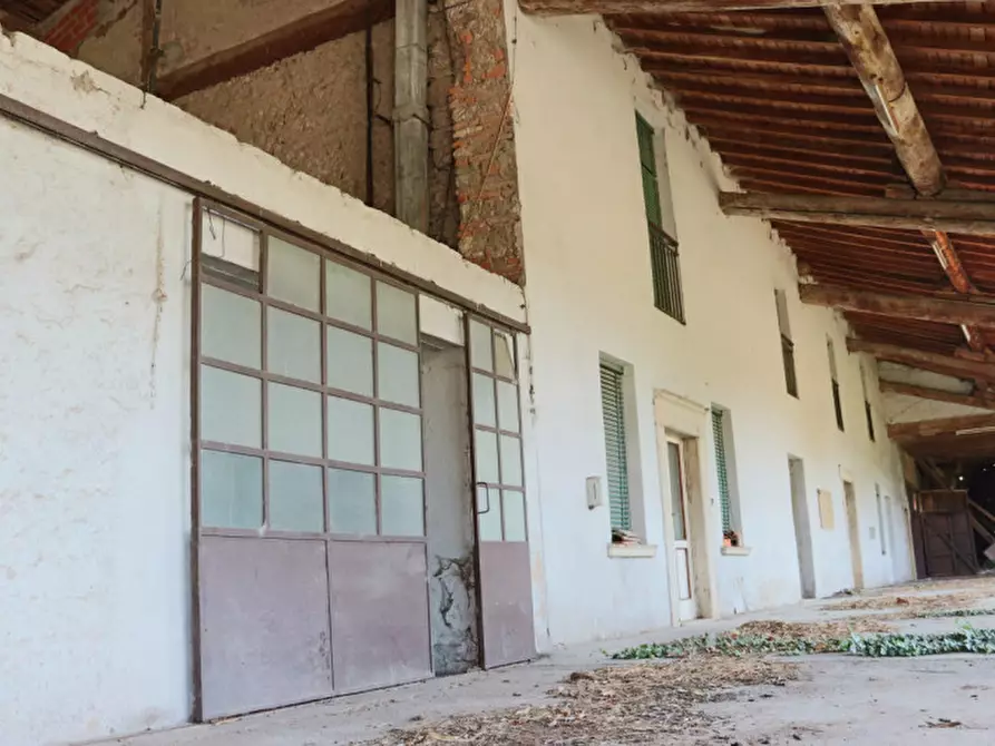 Immagine 11 di Rustico / casale in vendita  a Brescia
