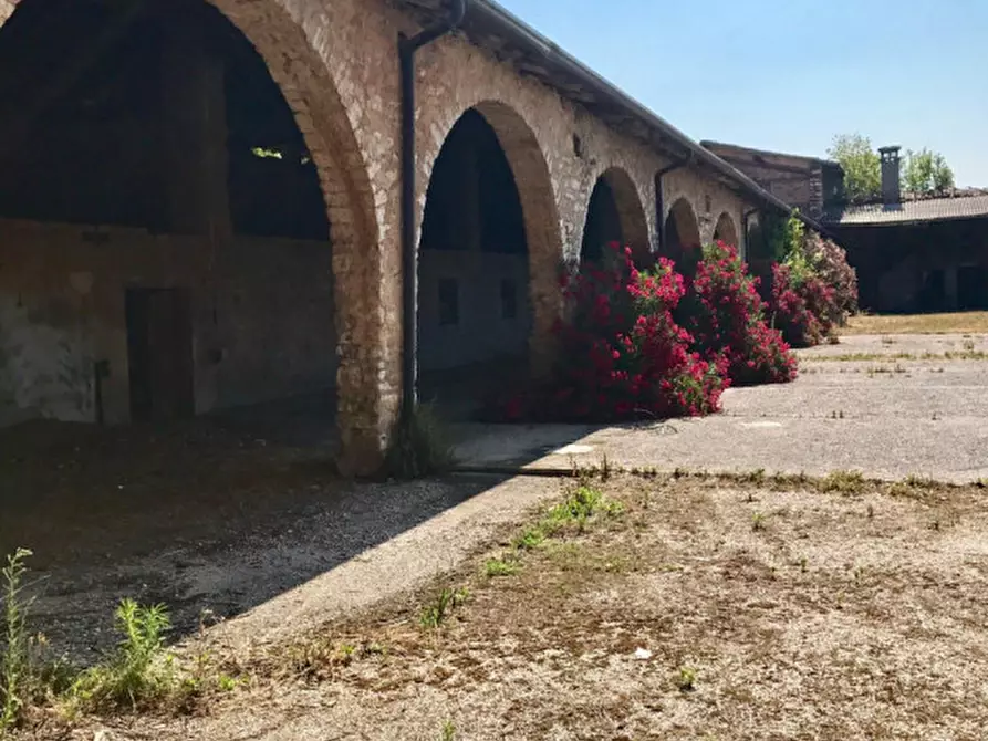 Immagine 26 di Rustico / casale in vendita  a Brescia