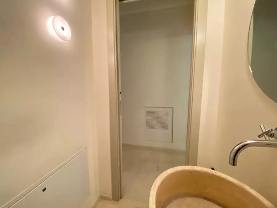 Immagine 19 di Casa indipendente in vendita  a Brescia