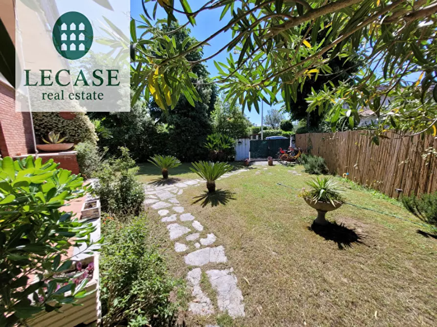 Immagine 5 di Villa in affitto  in Via Firenze a Forte Dei Marmi