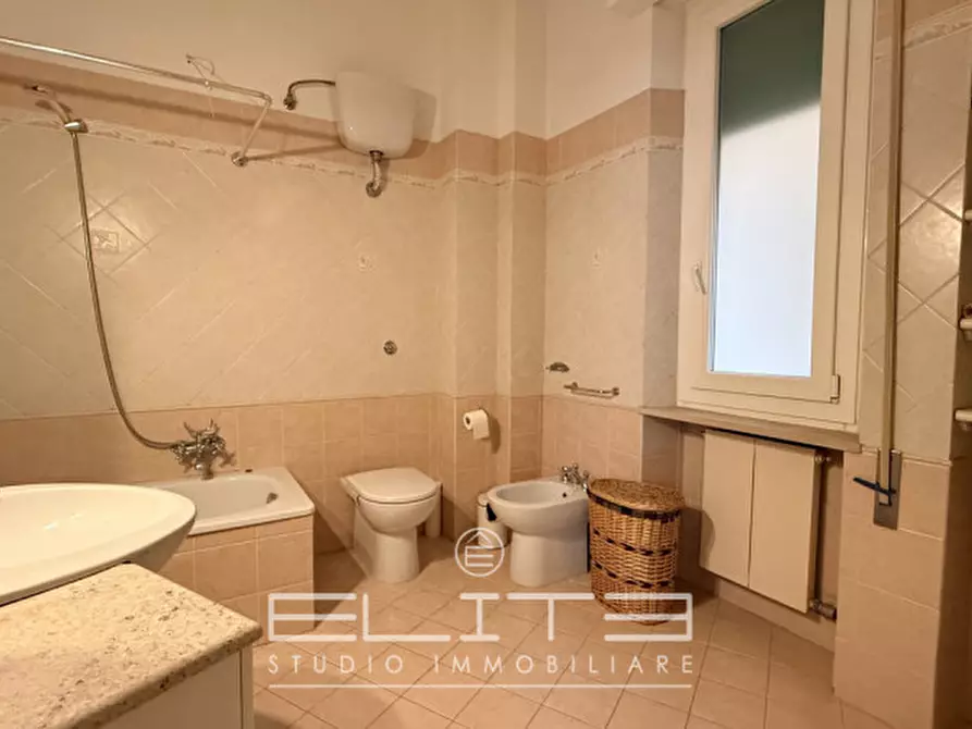 Immagine 21 di Appartamento in vendita  in VIA VENETO a Ancona