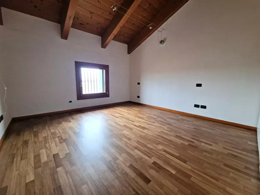Immagine 7 di Appartamento in vendita  in Via Longare a Torri Di Quartesolo
