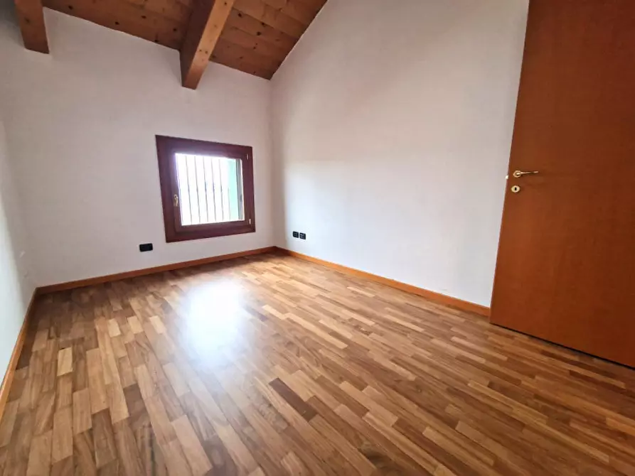 Immagine 11 di Appartamento in vendita  in Via Longare a Torri Di Quartesolo
