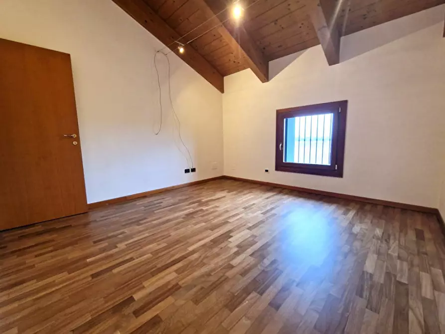 Immagine 9 di Appartamento in vendita  in Via Longare a Torri Di Quartesolo