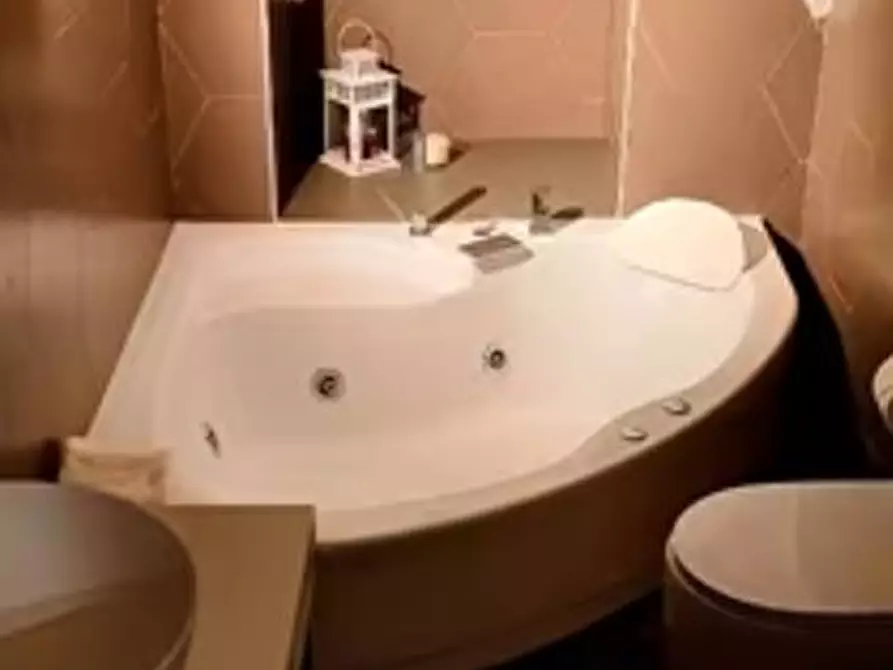 Immagine 2 di Appartamento in affitto  in Via Chiatamone 25 a Napoli