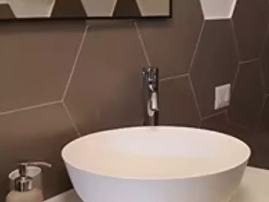 Immagine 5 di Appartamento in affitto  in Via Chiatamone 25 a Napoli