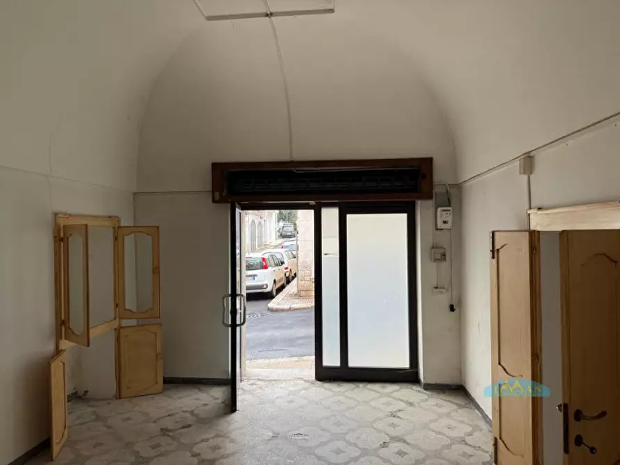 Immagine 1 di Negozio in vendita  in Via Roma a Ceglie Messapico