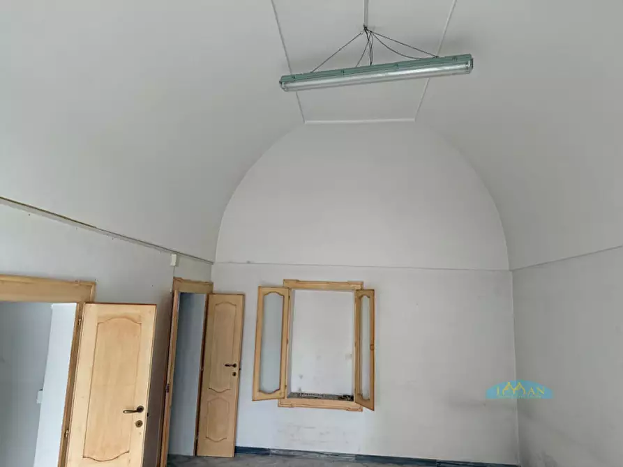 Immagine 2 di Negozio in vendita  in Via Roma a Ceglie Messapico