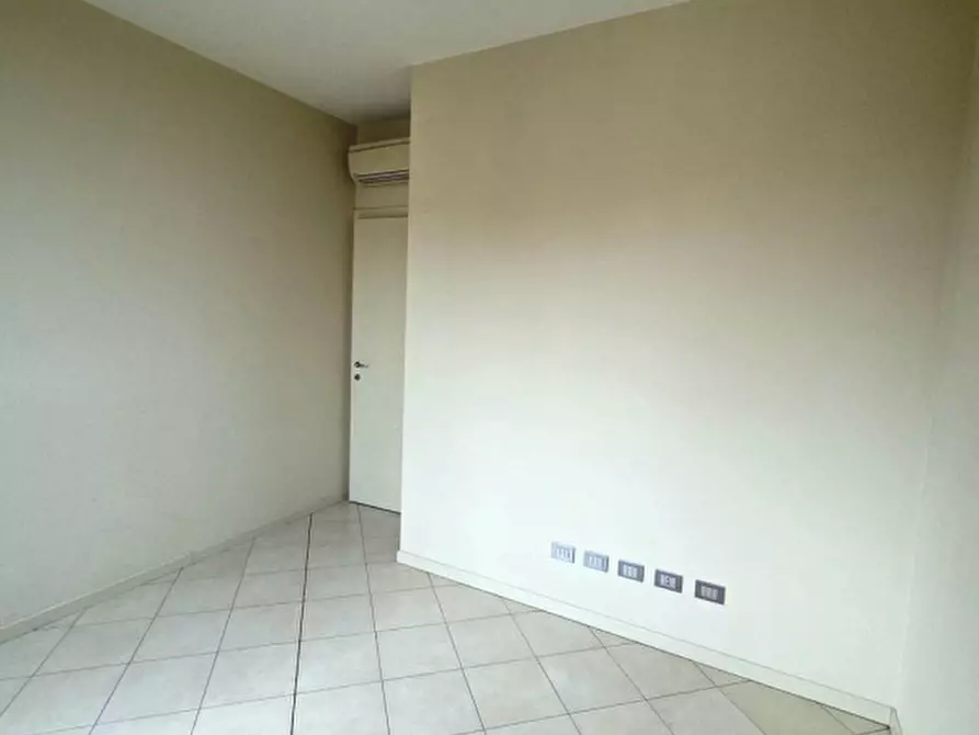 Immagine 4 di Ufficio in vendita  in Via Martiri della Liberazione a Parma