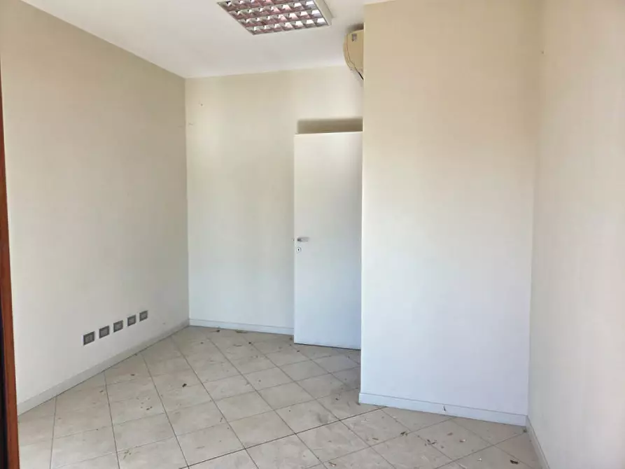Immagine 8 di Ufficio in vendita  in Via Martiri della Liberazione a Parma