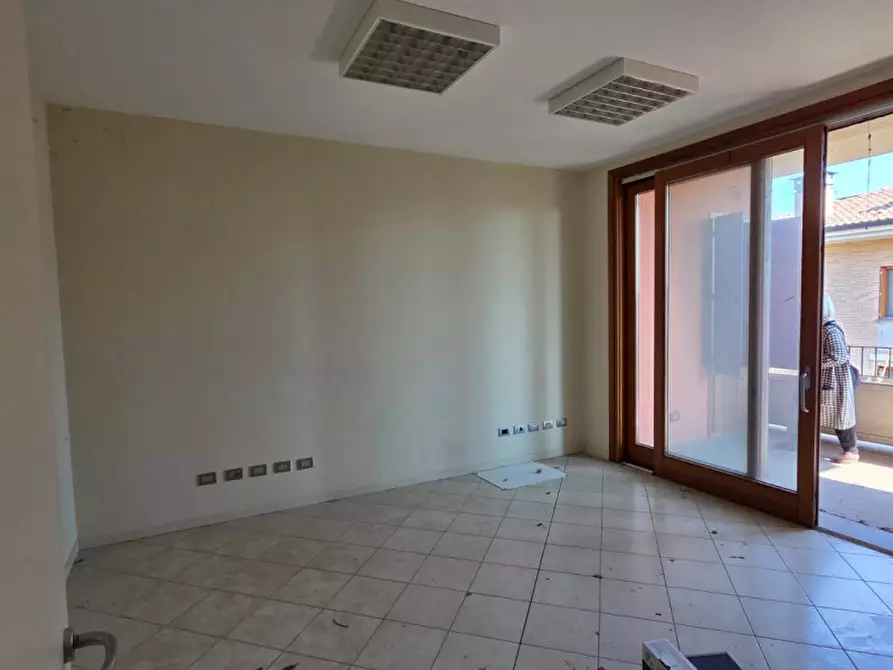 Immagine 10 di Ufficio in vendita  in Via Martiri della Liberazione a Parma